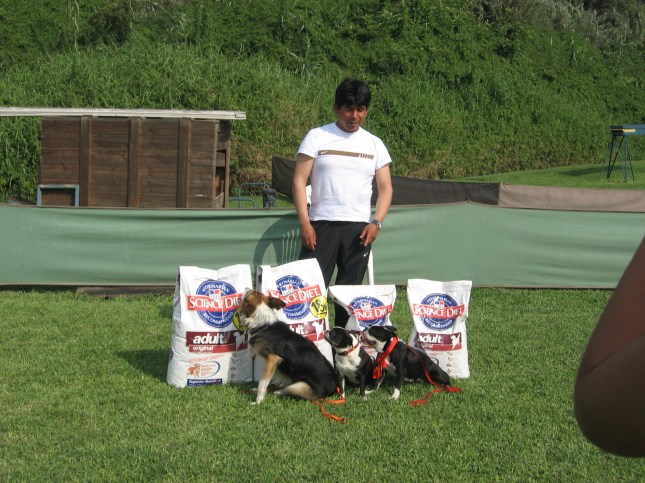 Richard con sus mascotas y premios obtenidos