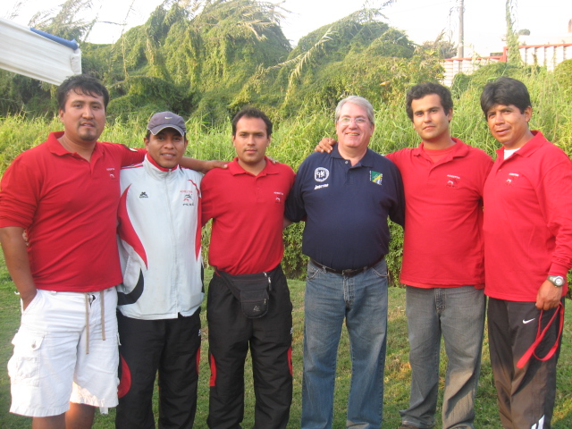Posando con el Juez CBKC-FCI Artur Pires